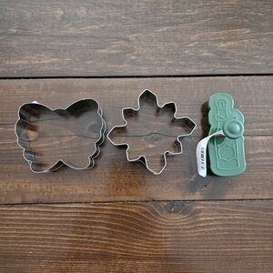 Ashland Christmas Set of 2 Cookie Cutters & Cookie Press NEW